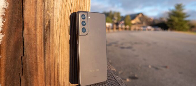 Samsung Galaxy S21 FE dostává poslední velkou aktualizaci Androidu