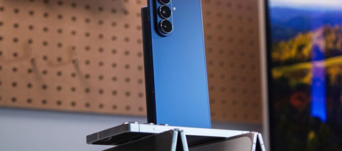 Samsung představuje skládací Trifold, ale zatím není k dostání