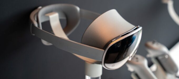 Samsung uvádí Galaxy XR headset za $1,800, konkurenci pro Apple