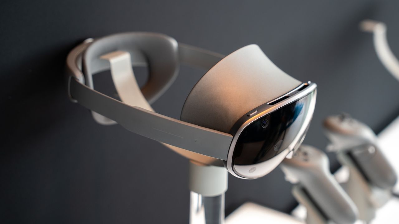 Samsung uvádí Galaxy XR headset za $1,800, konkurenci pro Apple