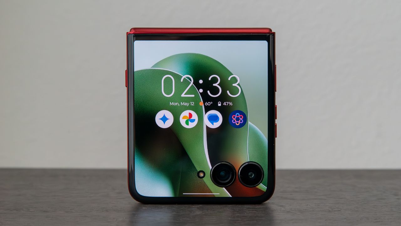 Sleva až $400 na Motorola flip phone v Best Buy na Halloween