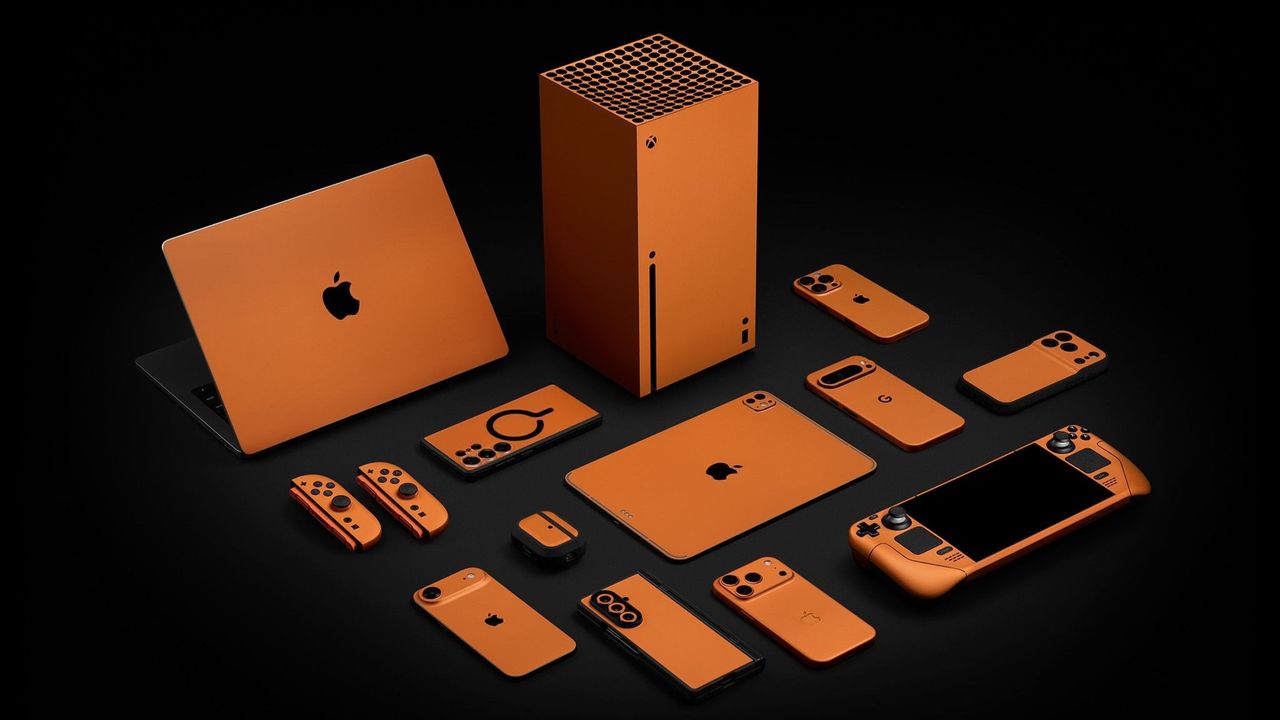 Vlajkové Androidy září s novou Cosmic Orange od Dbrand