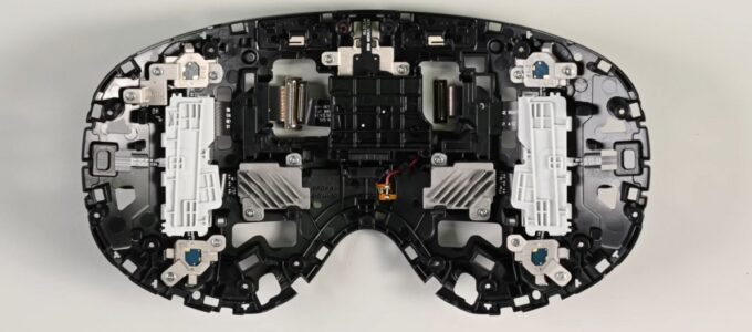 Samsung Galaxy XR rozebrán