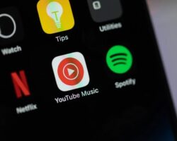 YouTube Music konečně vyřešil jeden z nejvíce otravných problémů při používání na více zařízeních